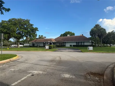 360 B Lakewood Circle E Margate FL 33063