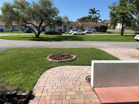 360 B Lakewood Circle E Margate FL 33063
