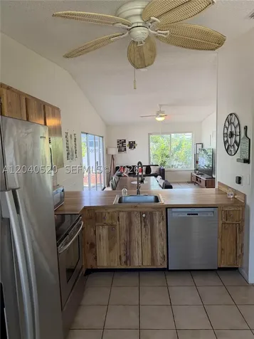 360 B Lakewood Circle E Margate FL 33063