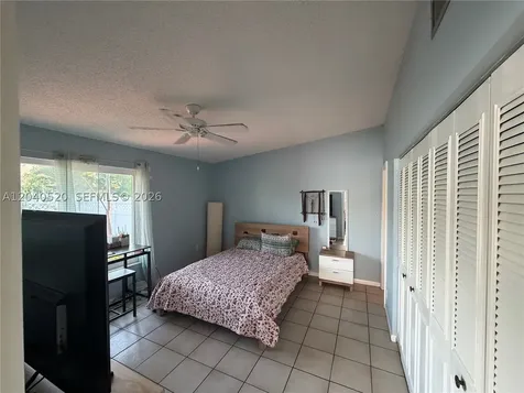 360 B Lakewood Circle E Margate FL 33063