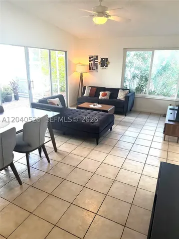 360 B Lakewood Circle E Margate FL 33063