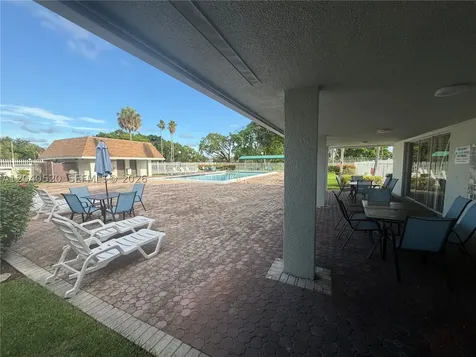 360 B Lakewood Circle E Margate FL 33063