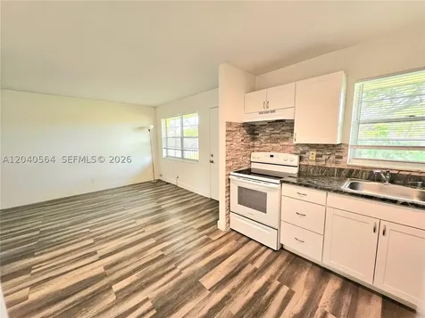 5180 NE 6th Avenue Oakland Park FL 33334
