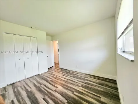 5180 NE 6th Avenue Oakland Park FL 33334