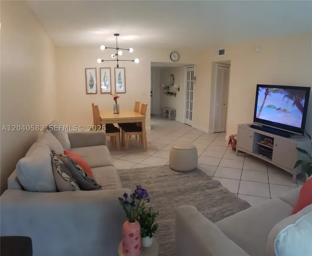 550 Oaks Lane Pompano Beach FL 33069