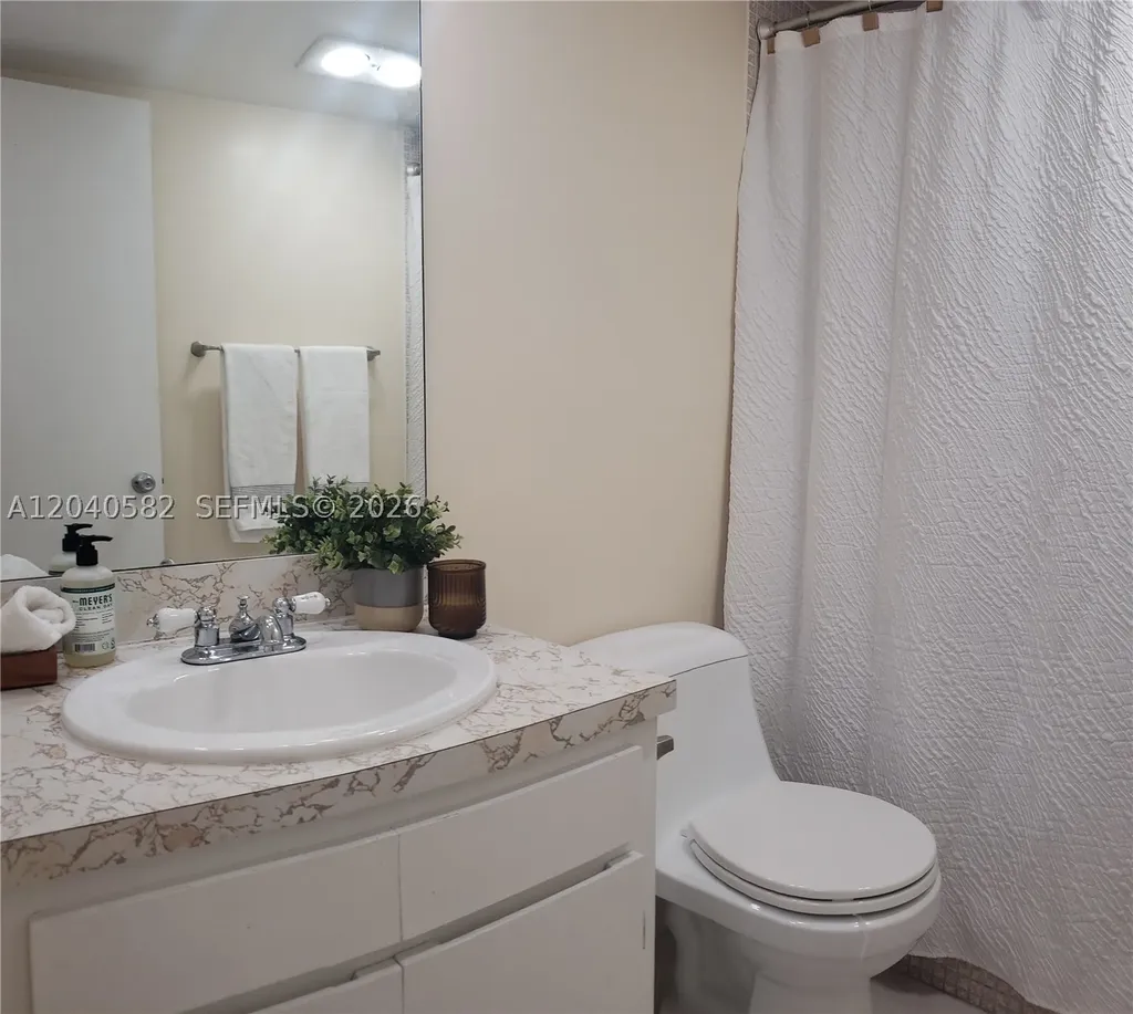 550 Oaks Lane Pompano Beach FL 33069