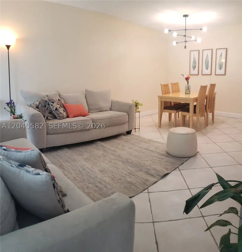550 Oaks Lane Pompano Beach FL 33069
