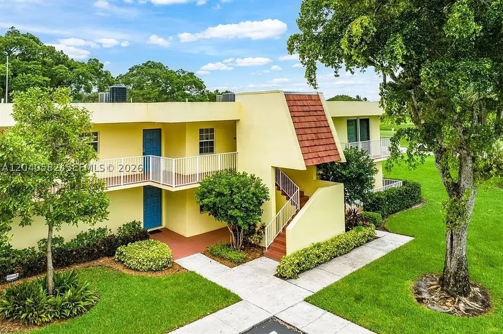 550 Oaks Lane Pompano Beach FL 33069