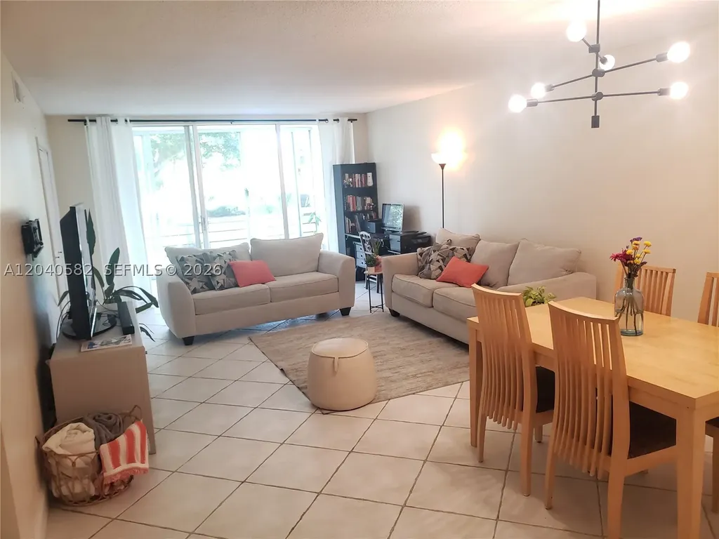 550 Oaks Lane Pompano Beach FL 33069