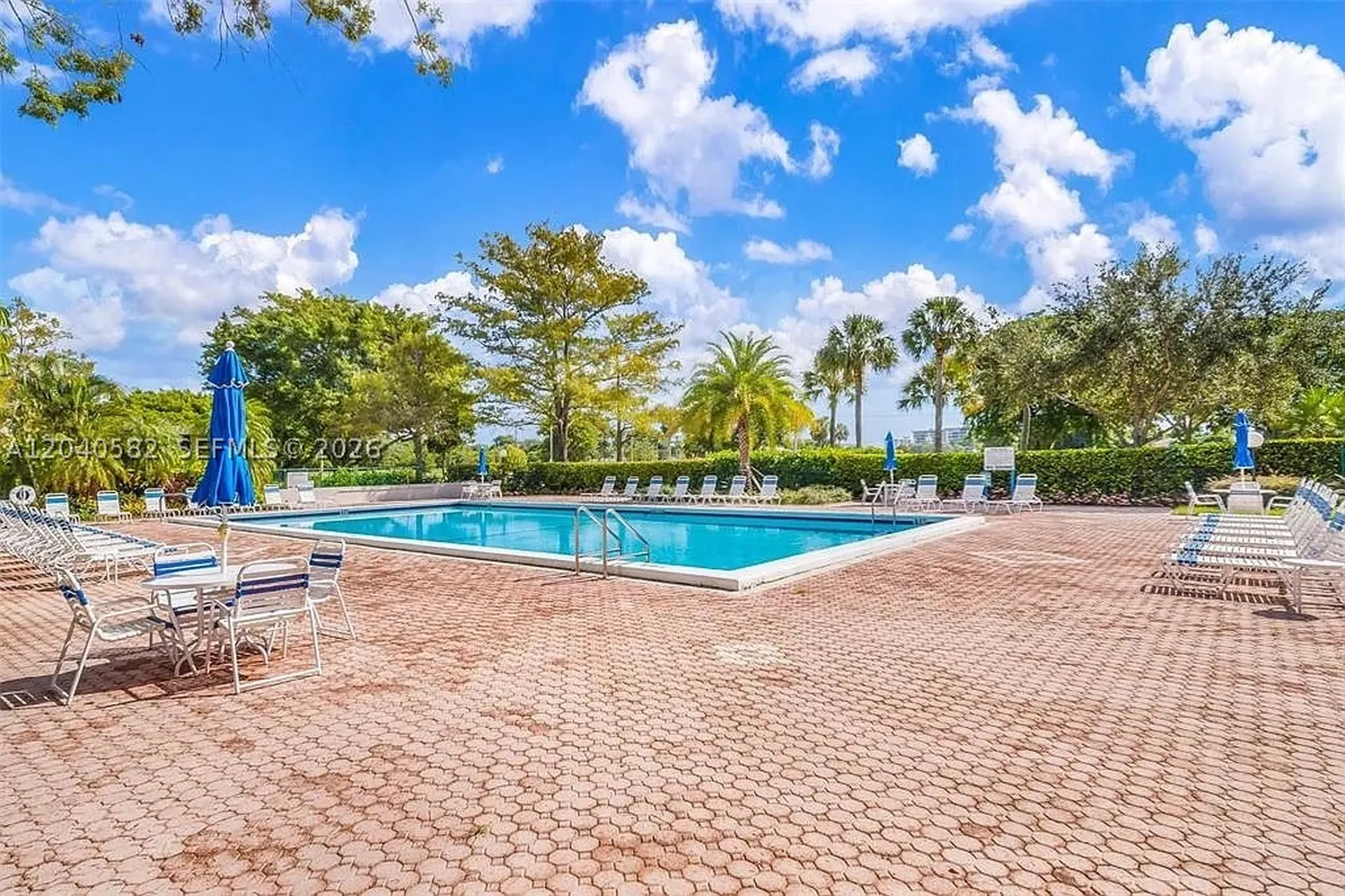550 Oaks Lane Pompano Beach FL 33069