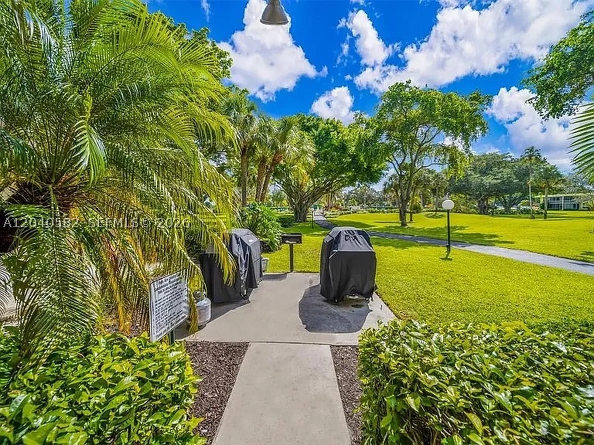 550 Oaks Lane Pompano Beach FL 33069