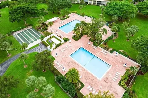 550 Oaks Lane Pompano Beach FL 33069