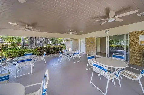 550 Oaks Lane Pompano Beach FL 33069
