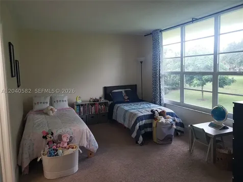 550 Oaks Lane Pompano Beach FL 33069