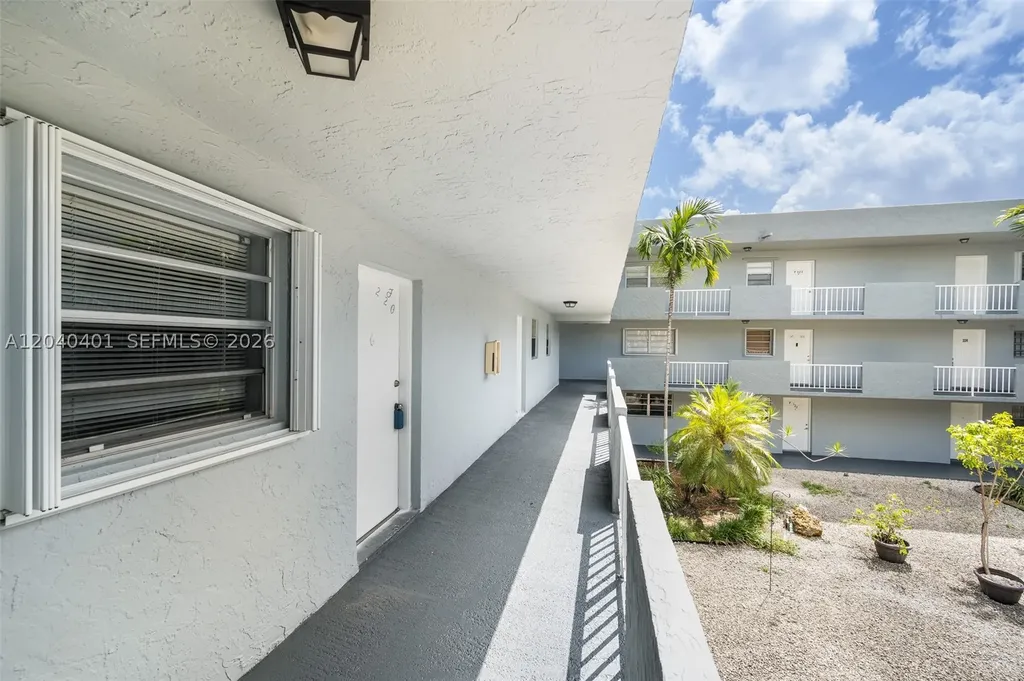 1725 W 60th Street Hialeah FL 33012