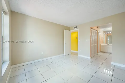 1725 W 60th Street Hialeah FL 33012