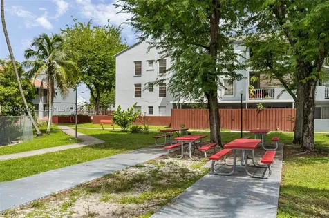 1725 W 60th Street Hialeah FL 33012