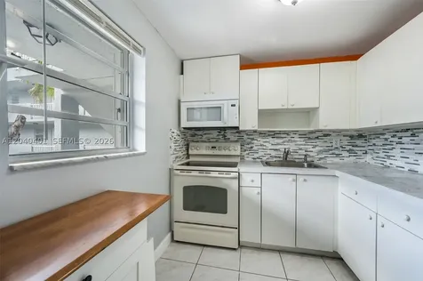 1725 W 60th Street Hialeah FL 33012