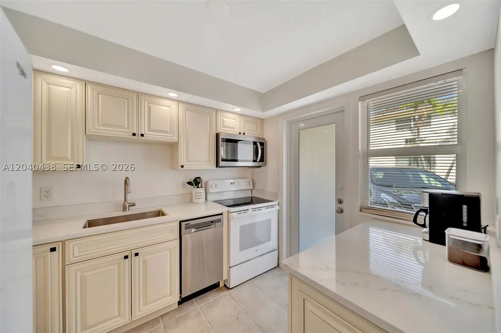 3221 NE 8th Street Pompano Beach FL 33062