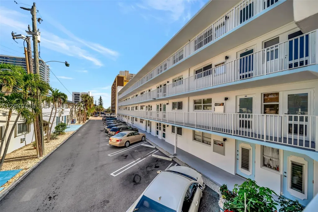 3221 NE 8th Street Pompano Beach FL 33062