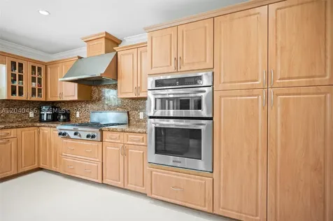 6185 W 10th Avenue Hialeah FL 33012