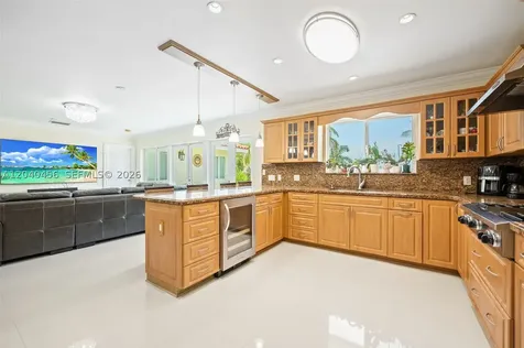 6185 W 10th Avenue Hialeah FL 33012