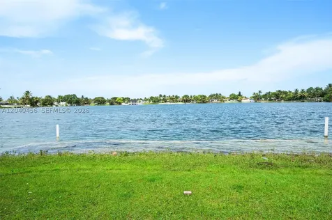 6185 W 10th Avenue Hialeah FL 33012