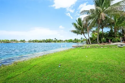 6185 W 10th Avenue Hialeah FL 33012