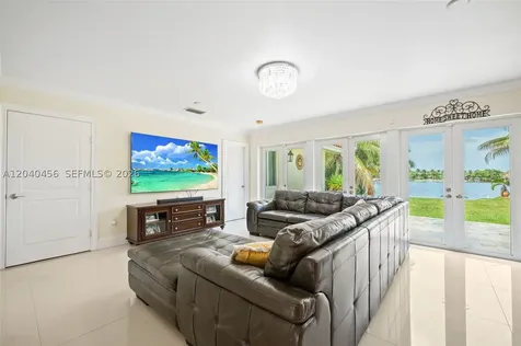 6185 W 10th Avenue Hialeah FL 33012