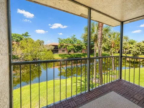 305 Lakeview Drive Weston FL 33326
