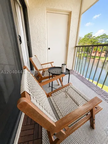 305 Lakeview Drive Weston FL 33326