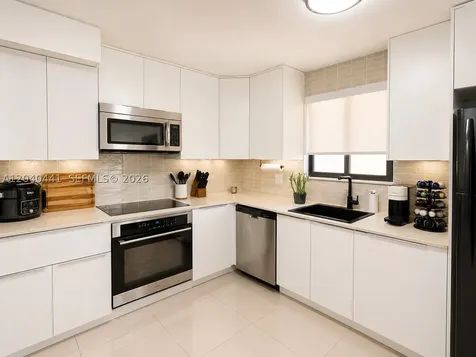 305 Lakeview Drive Weston FL 33326