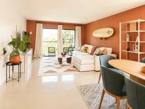 305 Lakeview Drive Weston FL 33326