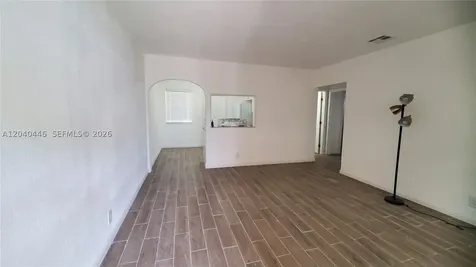 905 SW 4th Terrace Hallandale Beach FL 33009