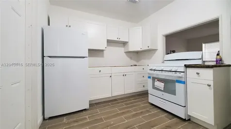 905 SW 4th Terrace Hallandale Beach FL 33009