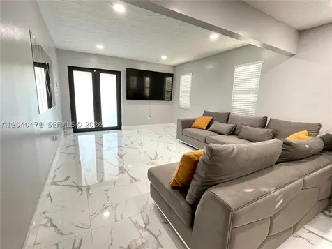 547 E 15th Street Hialeah FL 33010