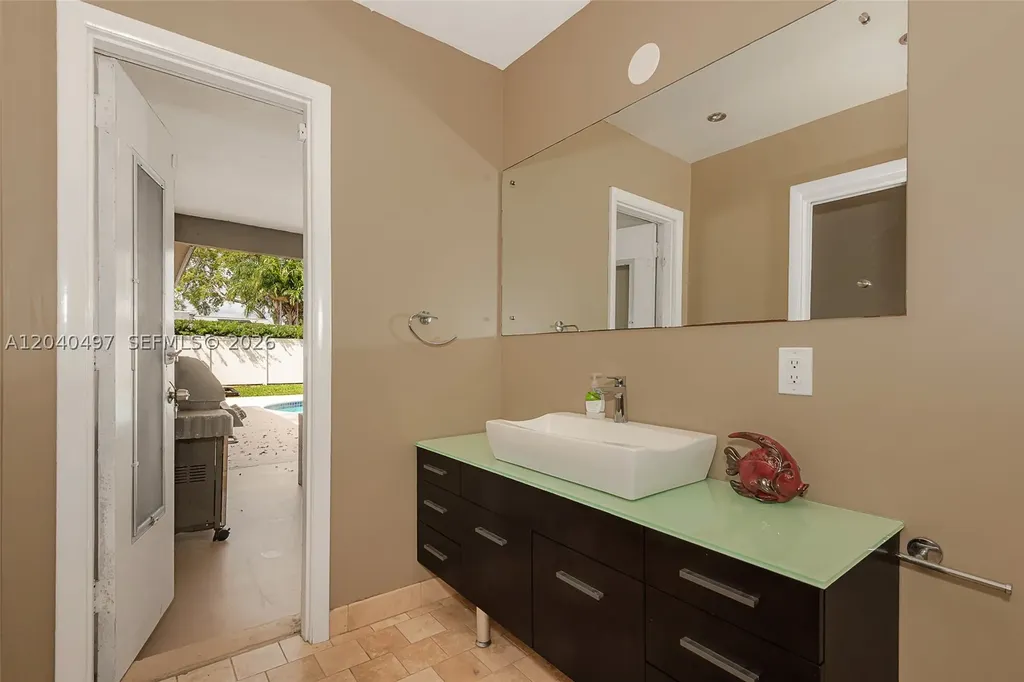 3900 N 43rd Avenue Hollywood FL 33021