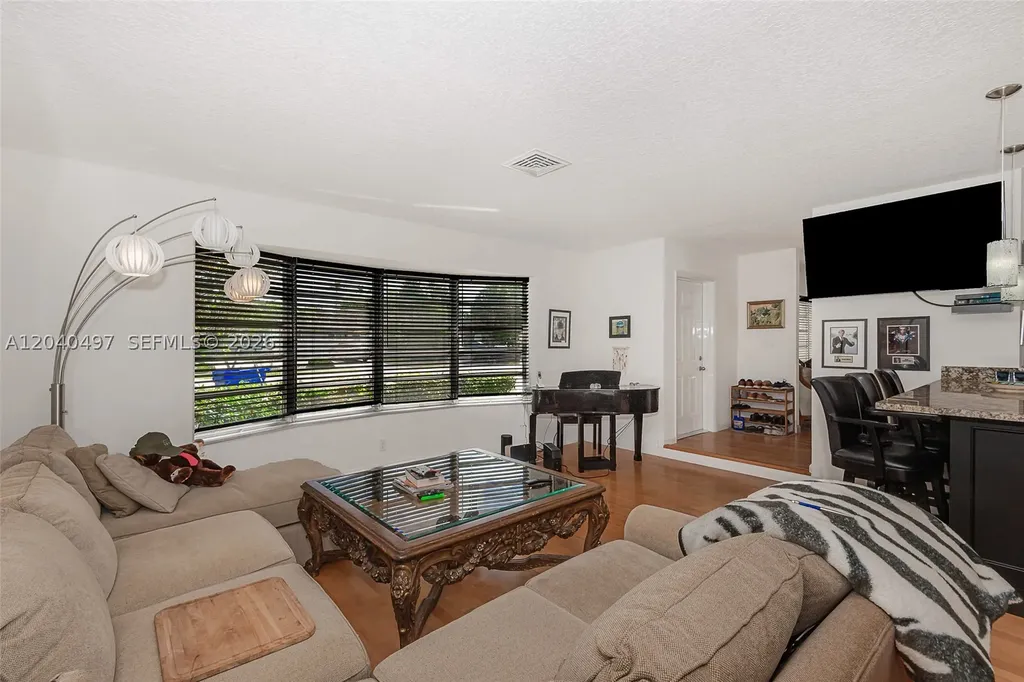 3900 N 43rd Avenue Hollywood FL 33021