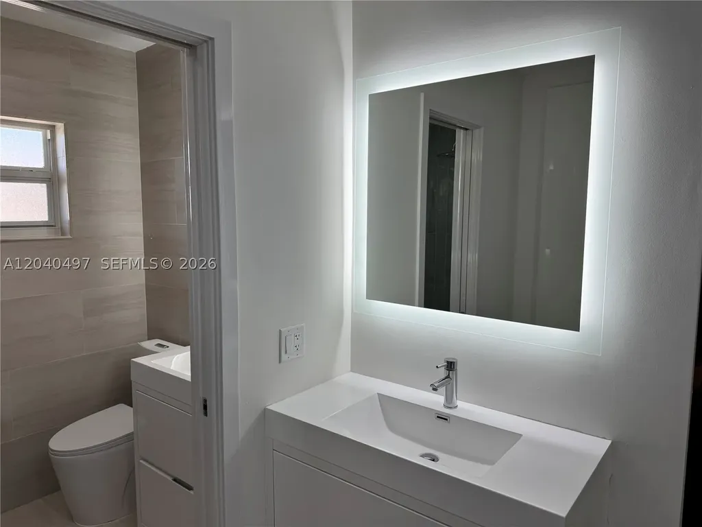 3900 N 43rd Avenue Hollywood FL 33021