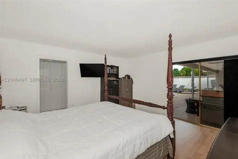 3900 N 43rd Avenue Hollywood FL 33021