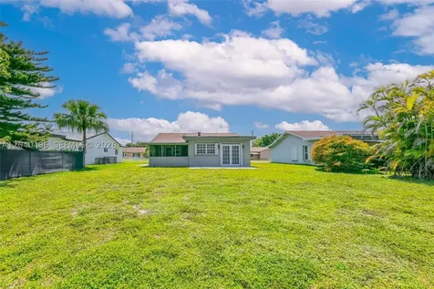 7006 NW 99th Way Tamarac FL 33321