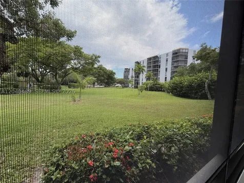 20500 W Country Club Drive Aventura FL 33180