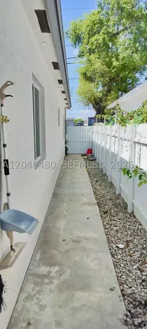 4223 NW 32nd Avenue Miami FL 33142