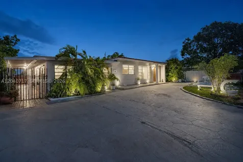 491 W 35th Place Hialeah FL 33012