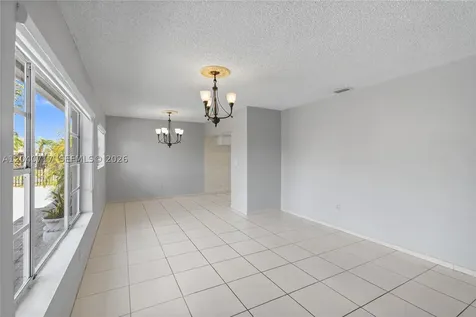 491 W 35th Place Hialeah FL 33012