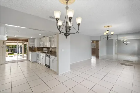 491 W 35th Place Hialeah FL 33012