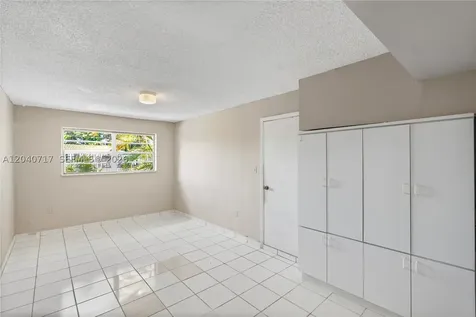 491 W 35th Place Hialeah FL 33012