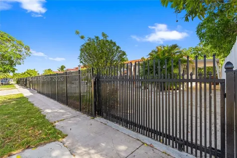 491 W 35th Place Hialeah FL 33012