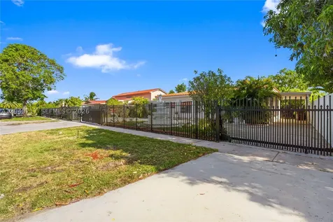 491 W 35th Place Hialeah FL 33012