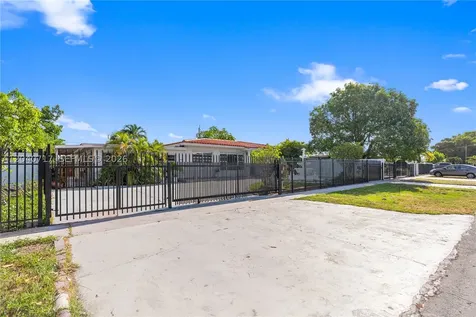 491 W 35th Place Hialeah FL 33012